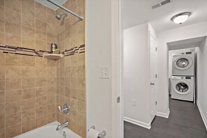 Hair dryer - Easy | METRO | 1 min WALK | Simple space | Comfy (Capitol Heights)