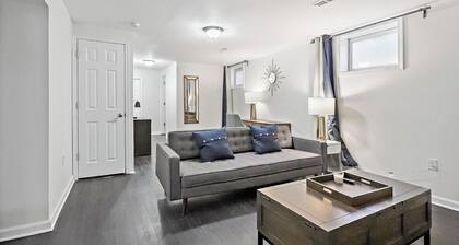 Easy | METRO | 1 min WALK | Simple space | Comfy