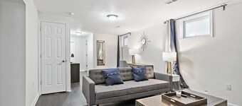 Easy | METRO | 1 min WALK | Simple space | Comfy