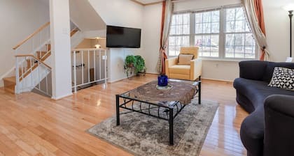 2 BR Practical Comfy 5min Metro 15min IAD 20min DC