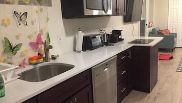 Fridge, microwave, stovetop, dishwasher