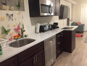 Refrigerador, microondas, parrilla de estufa y lavavajillas 