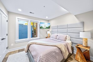 2 bedrooms, iron/ironing board, WiFi, bed sheets - Old Town Alexandria NEW Modern "5 Min Walk to Metro" 2 Bed 2.5 Bath Free Parking (Alexandria)