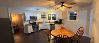 Charming 3-bedroom house "Cavern" with tons of amenities in Cave City.