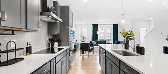 Spacious Downtown Raleigh Urban Retreat 2400 SQ. FT.