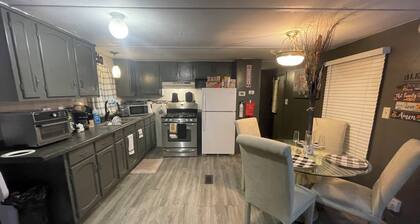 Charming 3-bedroom house with WiFi in Village of Clarkston