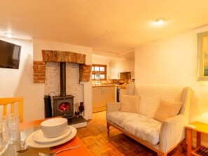 TV, fireplace - Piskey Cottage by Interhome (Mevagissey)
