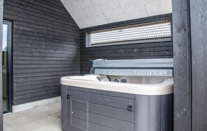 Indoor spa tub