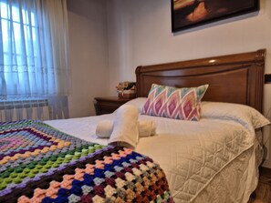 2 quartos, ferros/tábuas de passar roupa, Wi-Fi de cortesia