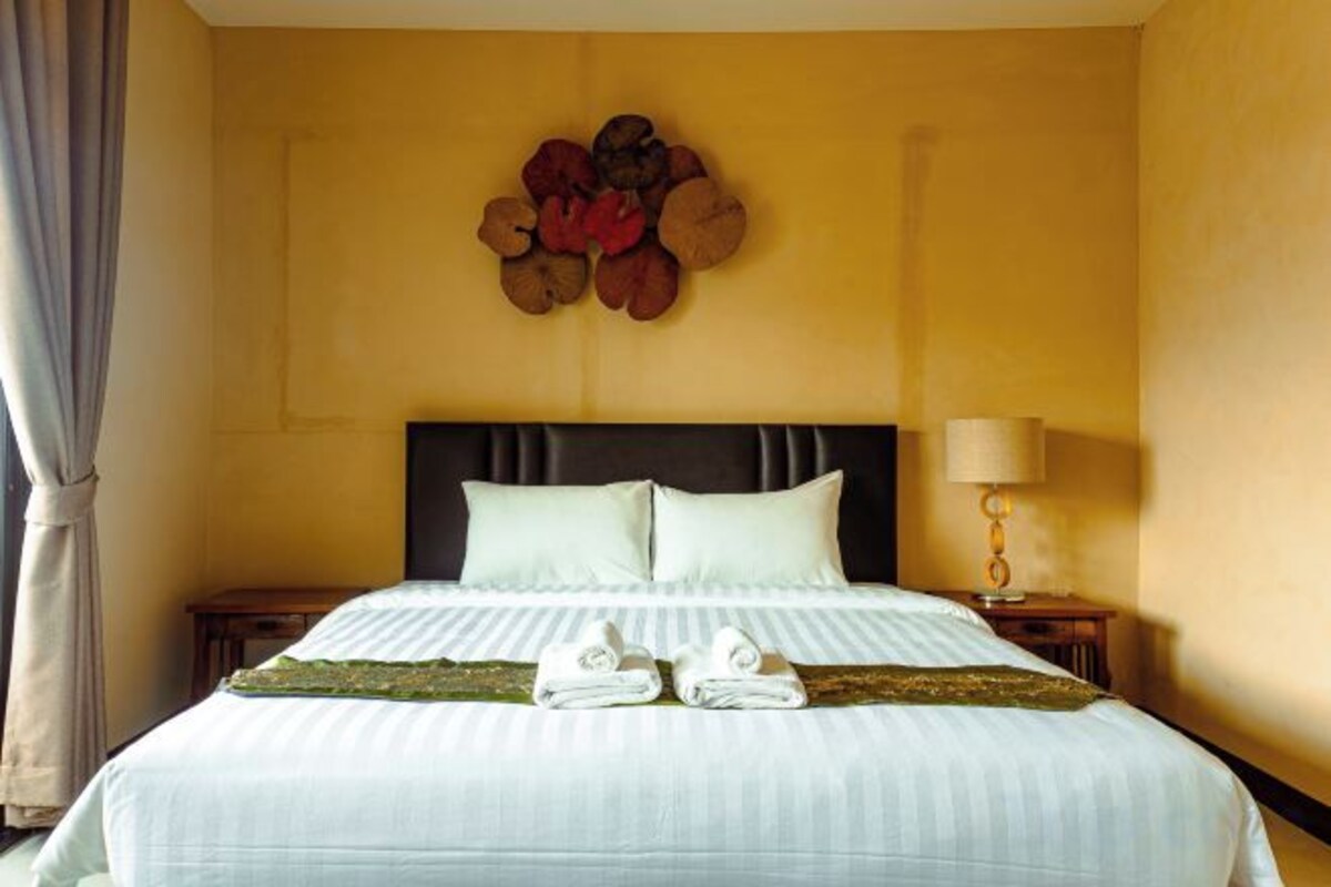 Standard Queen Room