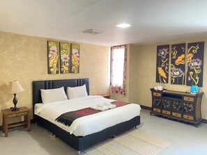 Desk, free WiFi - EAIN (Chiang Mai)