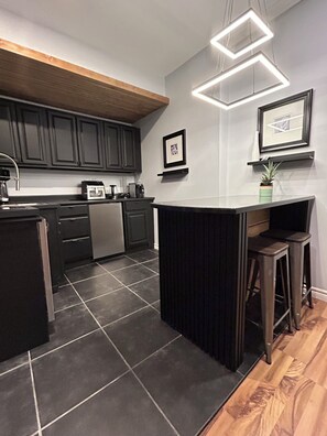 Interior - Central Halifax - Quinpool Rd / Close to Downtown, Restaurants & Hospitals (Halifax)