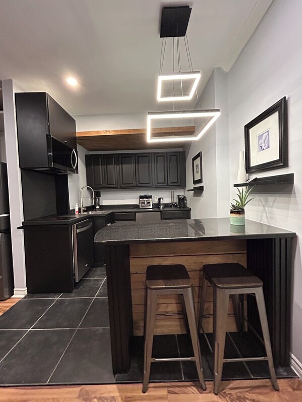 Microwave, stovetop, dishwasher - Central Halifax - Quinpool Rd / Close to Downtown, Restaurants & Hospitals (Halifax)