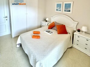 3 soverom, strykejern/-brett, internettilgang og sengetøy