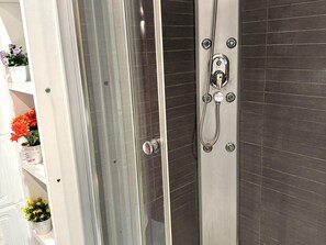 Shower - APARTBEACH FONT DE MAR 313 HEATED POOL FRONT BEACH (Salou)
