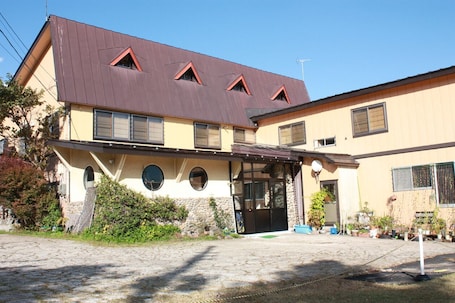 Exterior. Silver Otowa