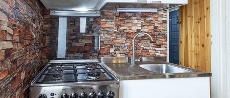 Frigorifero, forno, pentole/stoviglie/utensili