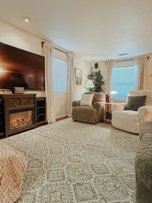 Smart TV, fireplace