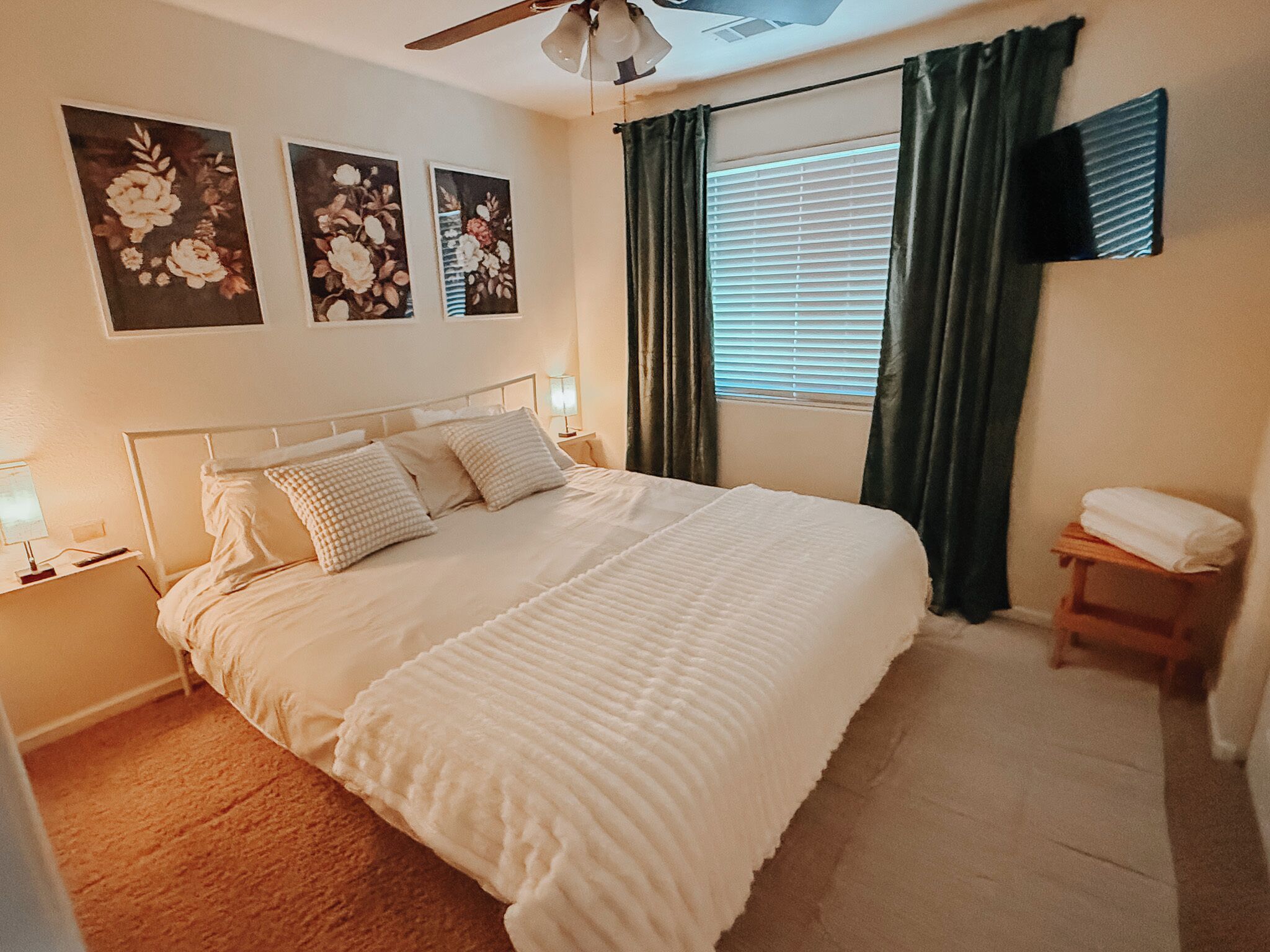 4 bedrooms, desk, iron/ironing board, travel crib