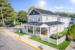 Exterior - Heart of LG Village, Modern. Steps to LAKE, BEACH, SHEPHERDS PARK & CANADA St.  (Lake George)