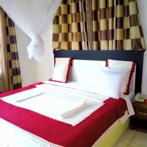 In-room safe, desk, soundproofing, iron/ironing board - HOTEL DE SILVER BOTIQUE KiGALi (Kigali)