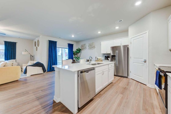 Køleskab, mikrobølgeovn, ovn, kogeplade