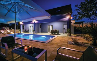 6 bedroom amazing home in Bilice