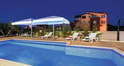 6 bedroom amazing home in Bilice