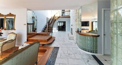 LUXURY BAY SHORE HOME