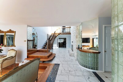 LUXURY BAY SHORE HOME