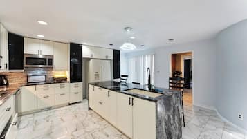 Full-sized fridge, cookware/dishes/utensils