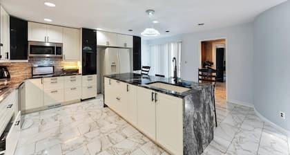 LUXURY BAY SHORE HOME