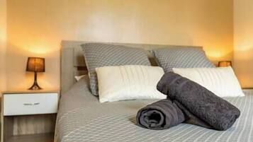 1 bedroom, internet, bed sheets