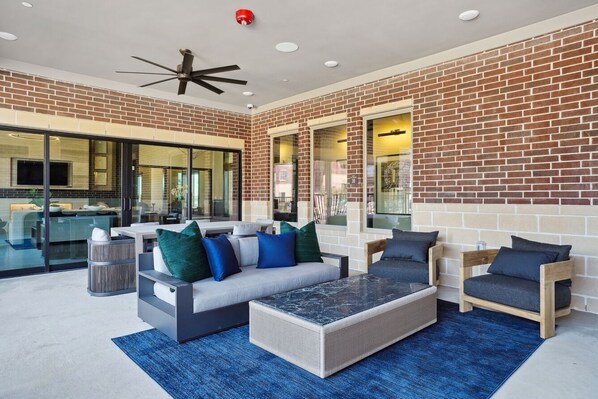 Terrace/patio - Cozy 2-bedroom condo with WiFi, AC in welcoming Prosper (Prosper)