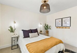4 bedrooms, iron/ironing board, WiFi, bed sheets
