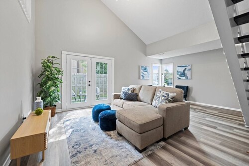 Luxury Condo w/Attached Garage