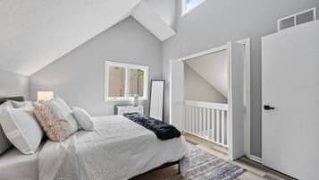 3 bedrooms, iron/ironing board, travel crib, free WiFi
