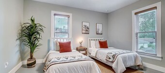 Spacious Pet & Family-Friendly Home for 9+ Guests