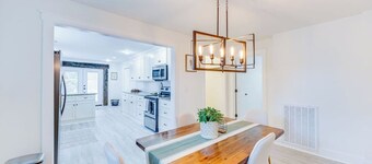 Bright & Welcoming Home | Easy Access to Greenville Zoo