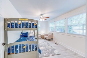 3 bedrooms, iron/ironing board, free WiFi, bed sheets