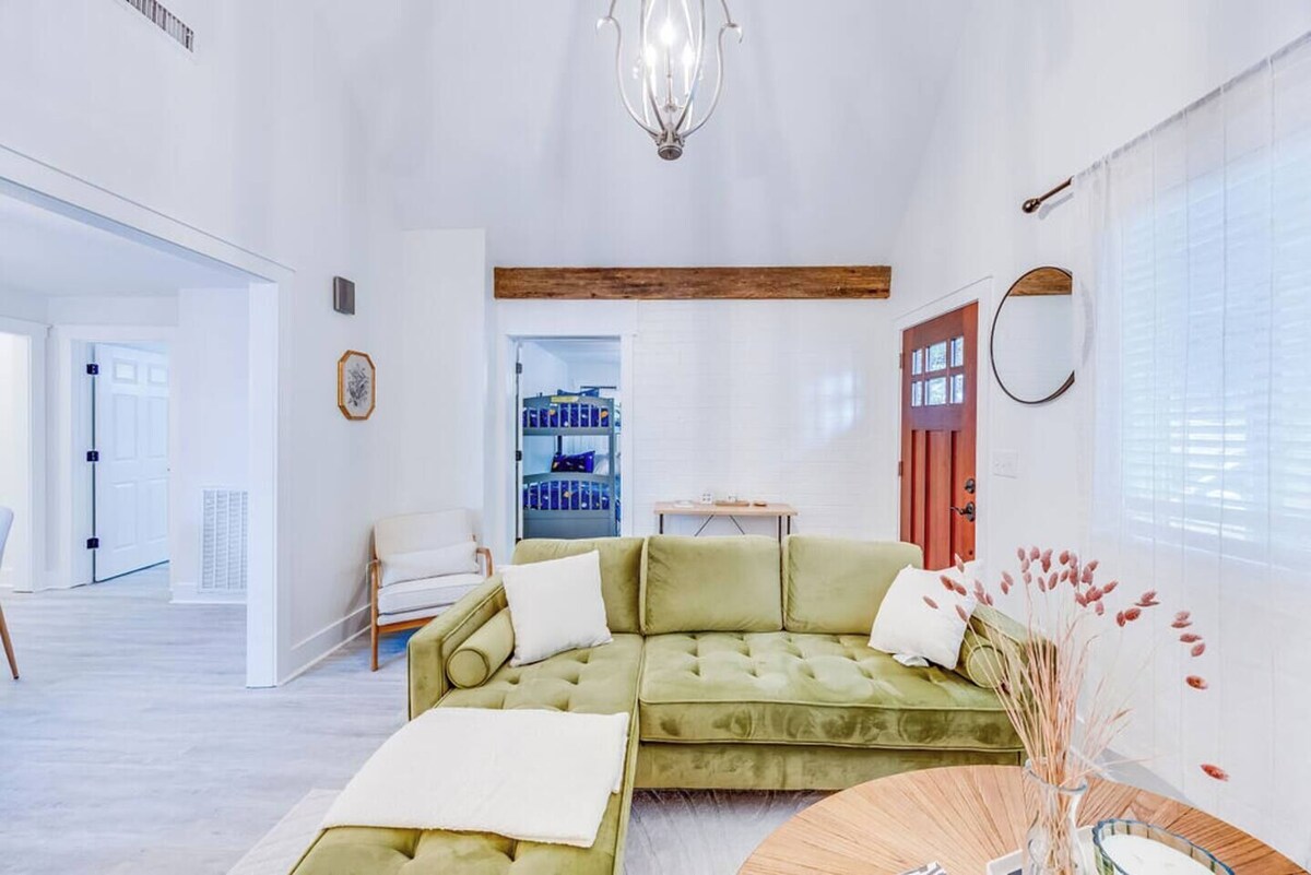 Family Friendly Home near the Zoo!