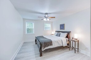 3 chambres, fer et planche à repasser, accès au Wi-Fi (inclus)