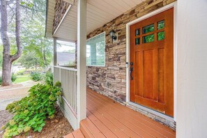 Exterior detail - Bright & Welcoming Home | Easy Access to Greenville Zoo (Greenville)