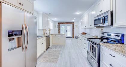 Family Friendly Home near the Zoo!