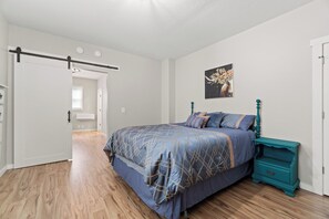 1 bedroom, iron/ironing board, free WiFi, bed sheets - Convenient Fort Wayne Apartment | Walkable Location (Fort Wayne)