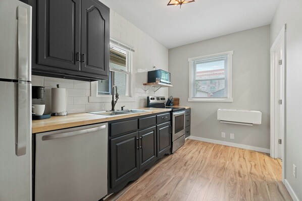 Fridge, microwave, oven, stovetop