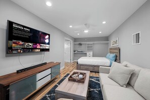 3 bedrooms, desk, iron/ironing board, free WiFi