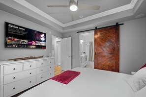 3 bedrooms, desk, iron/ironing board, free WiFi - Cozy Stay for 6 | Reserved Garage Parking, Balcony & BBQ Grill (Ladera Ranch)
