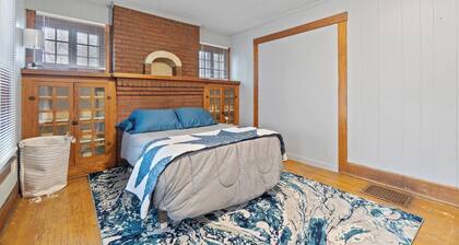 Cozy Essentials Apt in Downtown FW