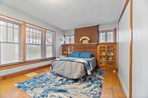 Straightforward City Apartment | Downtown Fort Wayne